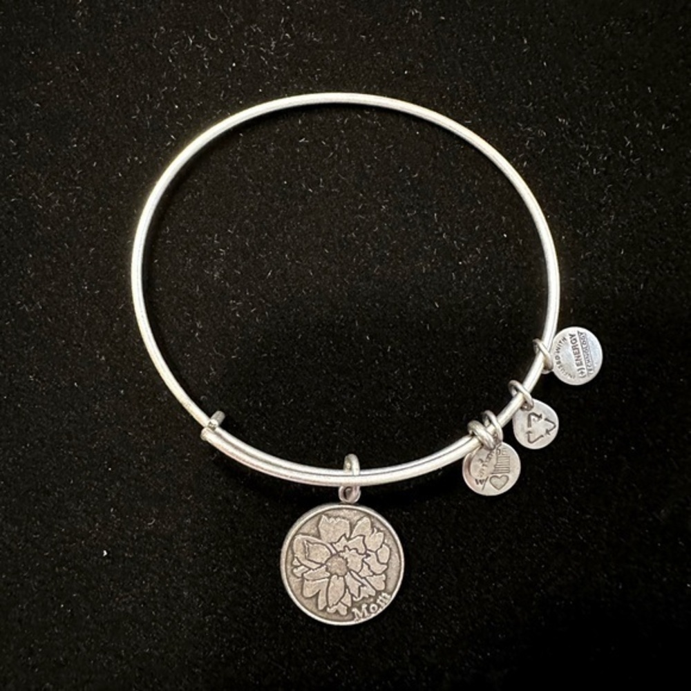 Alex and Ani - MOM - Wire Bangle Bracelet - NWOT